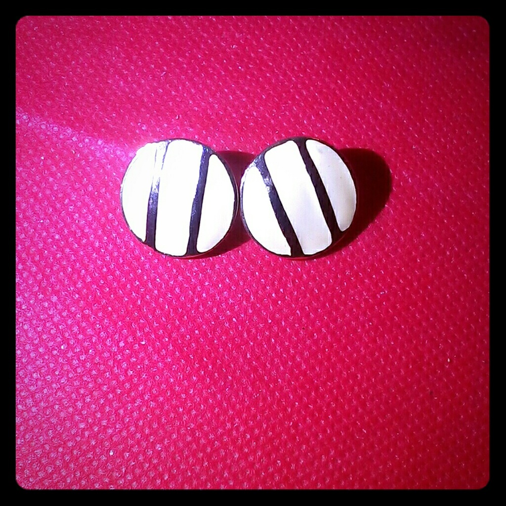 Vintage gold tone & cream enamel clip on earrings